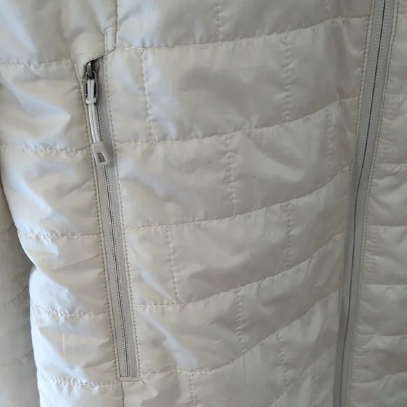 Patagonia Women's Cream Puffer Coat - Picture 5 of 7